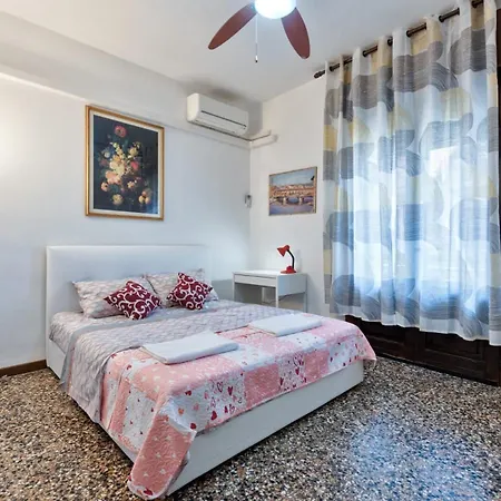 Mahdi Venice Nocleg ze śniadaniem