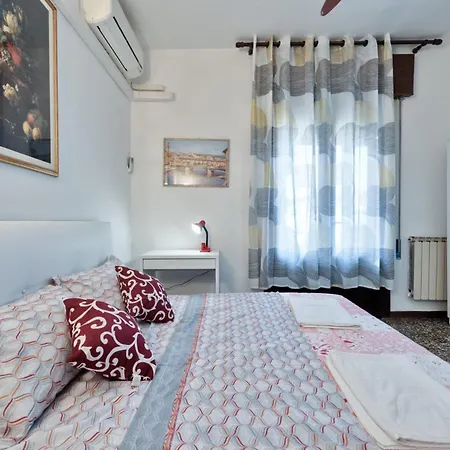 Mahdi Venice Nocleg ze śniadaniem